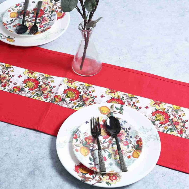 Como Table runner with floral print - Red - Image 4