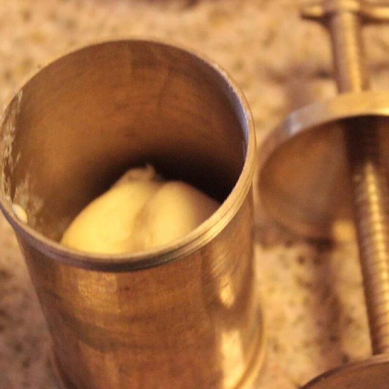 Thangam Classic Brass Sevanazhi Murukku Maker with Free 6 Different Jali for Making Snacks of Sev Bhujia Chakli Gathiya Janthikalu Sevia Idiyappam Ribbon Pakoda Sev Sancha Muruku Maker Machine (500gm) - Image 2