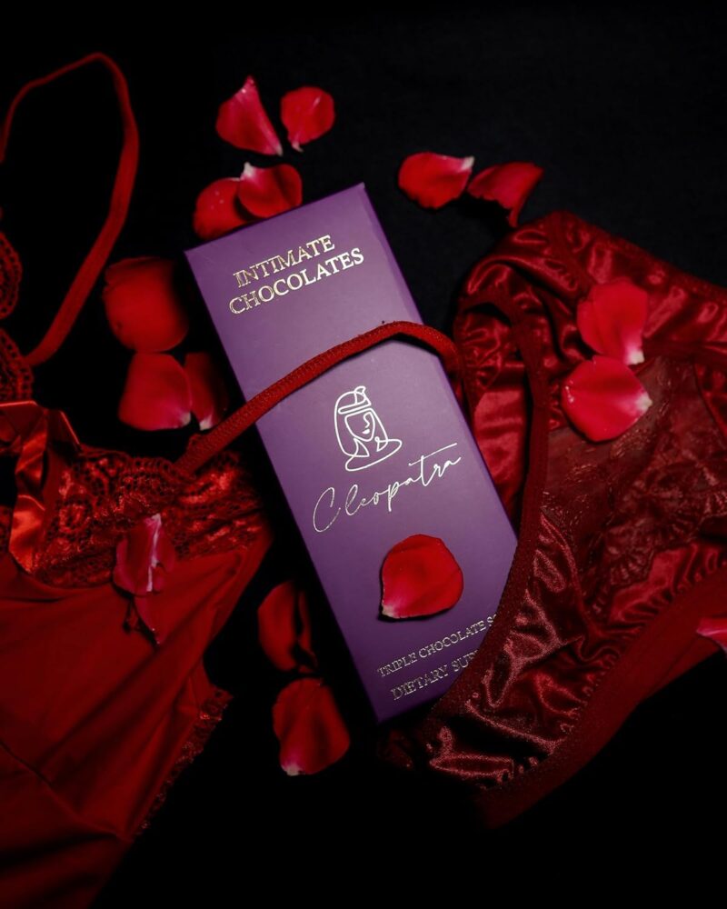 Cleopatra Intimate Chocolate Bars For Uplifting Mood, Vitality, More Desire & Enjoyment Best Gift Set Ideal For Men & Women, 60g With 1 Handcuffs (Hathkadi), 1 Blindfold & 2 Dice - Image 8