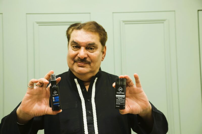 STYLEMAKE Thickener Hair Loss Concealer With Hair Spray - Hair Building Fibers - Hair Fibers For Thin & Fine Hair - Hair Thickening Fibers For Men & Women- Combo Pack (Black) -28 Grams - Image 3