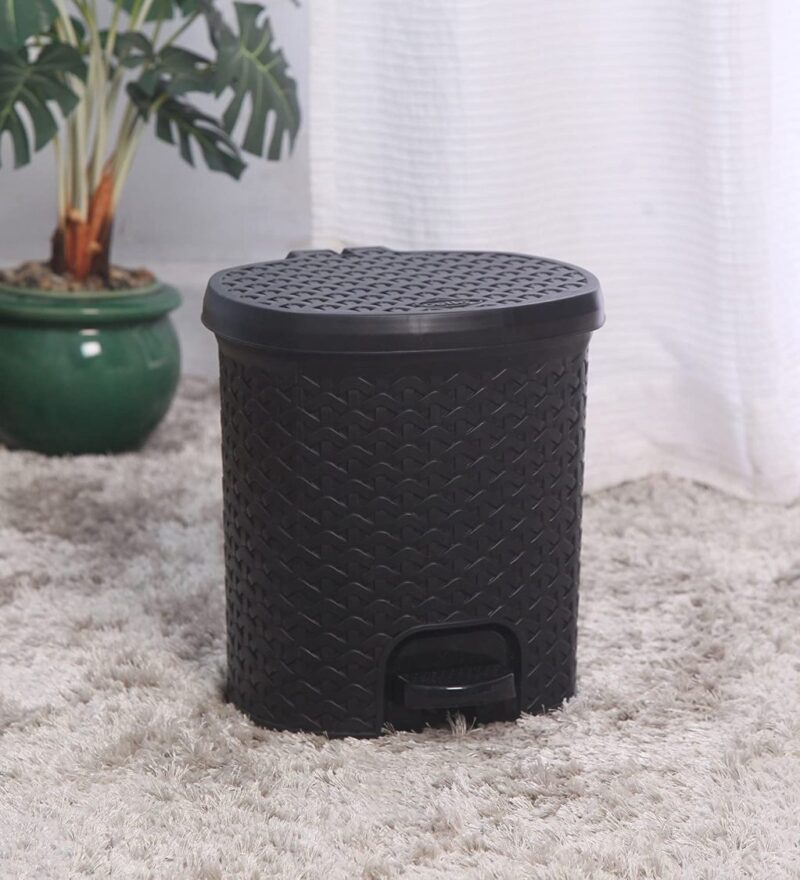 Black|Classic Pedal Dustbin / 6 Litres