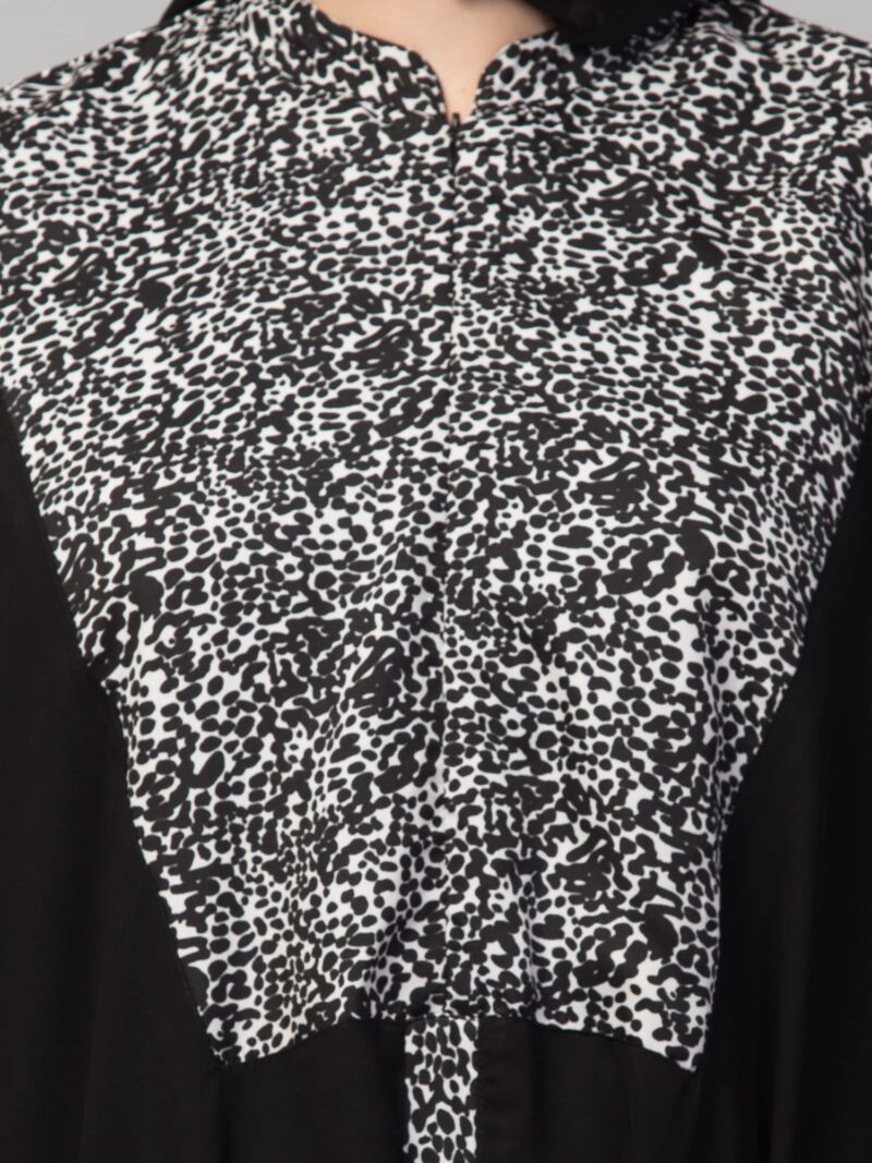 Muslim Closet Free Size Elegant Kaftan Abaya Dual Color Animal Print - Irani Kaftan Burqa for Women and Girls - Image 5