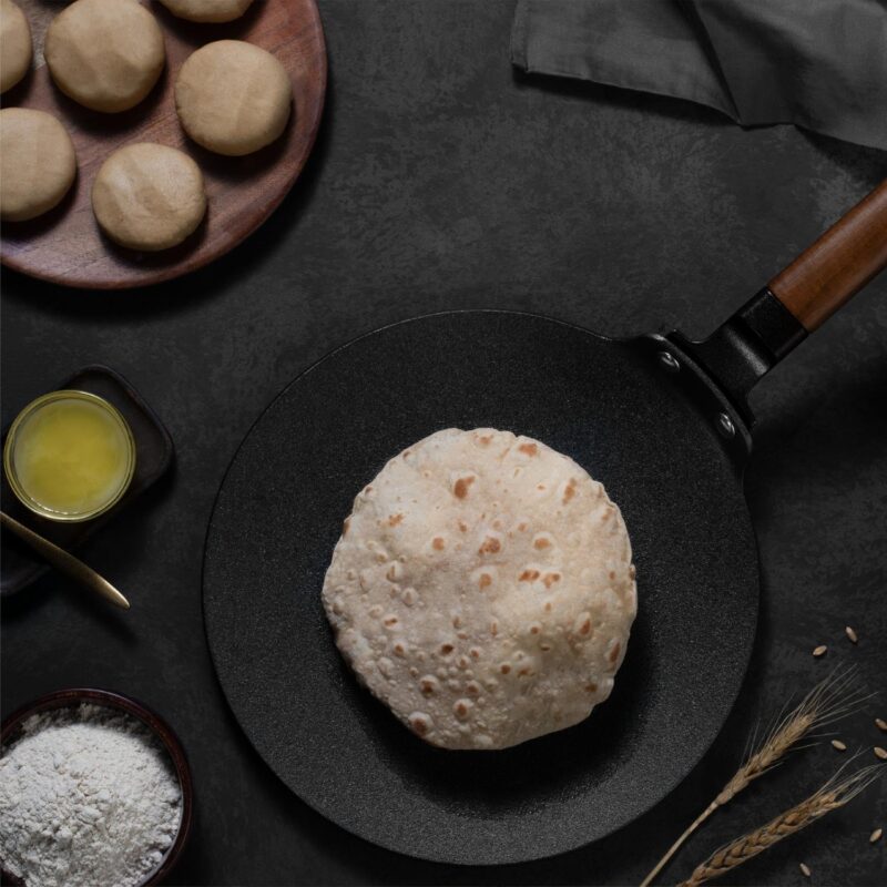 Stahl Blacksmith Signature 26 cm Cast Iron Roti Tawa | for Fluffier Rotis, Crispier Parathas & Golden Chillas | Induction & Gas Stove Compatible | Acacia Wood Handle - Image 9
