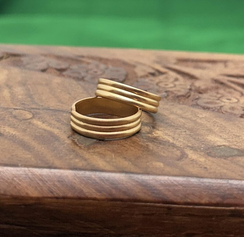 Traditional Panchaloha Impon Five Metals Toe Rings for Women, Gold Toned, Adjustable and unpolished Vari Metti, 2 Piece, Daily Use (P560) - Image 3