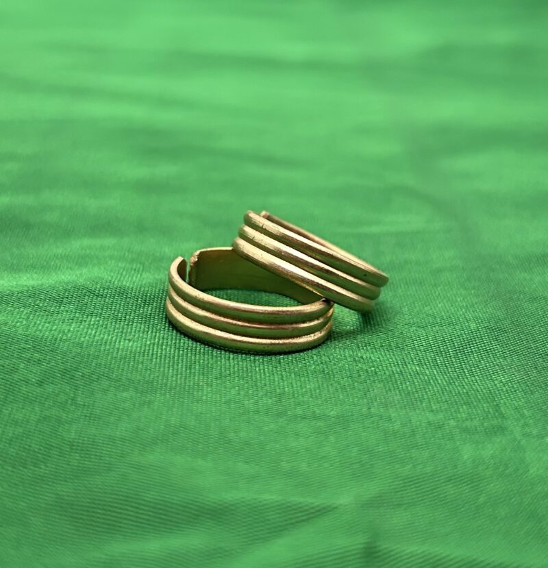 Traditional Panchaloha Impon Five Metals Toe Rings for Women, Gold Toned, Adjustable and unpolished Vari Metti, 2 Piece, Daily Use (P560) - Image 5